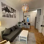 Cosy Parisian Apartment With A Patio In The Chic 16Th District